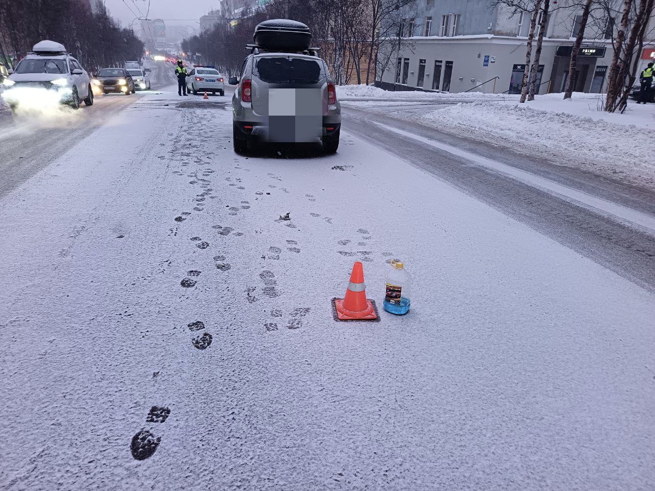 По предварительной информации: сегодня утром в районе дома 30 по улице Полярные Зори в городе Мурманске, водитель автомобиля "Рено" допустил наезд на пешехода, которая переходила проезжую часть дороги по нерегулируемому... По предварительной информации: сегодня утром в районе дома 30 по улице Полярные Зори в городе Мурманске, водитель автомобиля "Рено" допустил наезд на пешехода, которая переходила проезжую часть дороги по нерегулируемому...