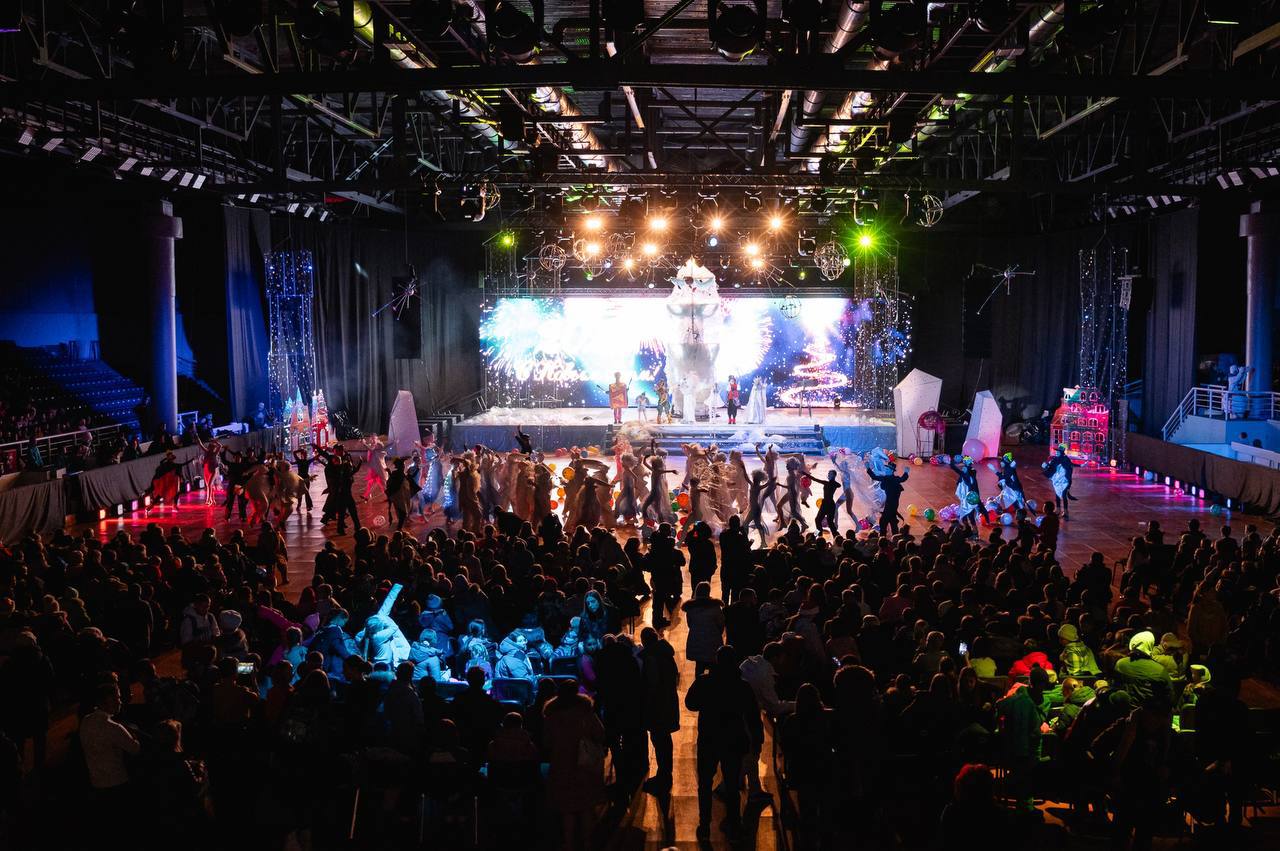 Ледовое шоу и выездные спектакли: губернаторские ёлки в Мурманской области стартуют 12 декабря Ледовое шоу и выездные спектакли: губернаторские ёлки в Мурманской области стартуют 12 декабря