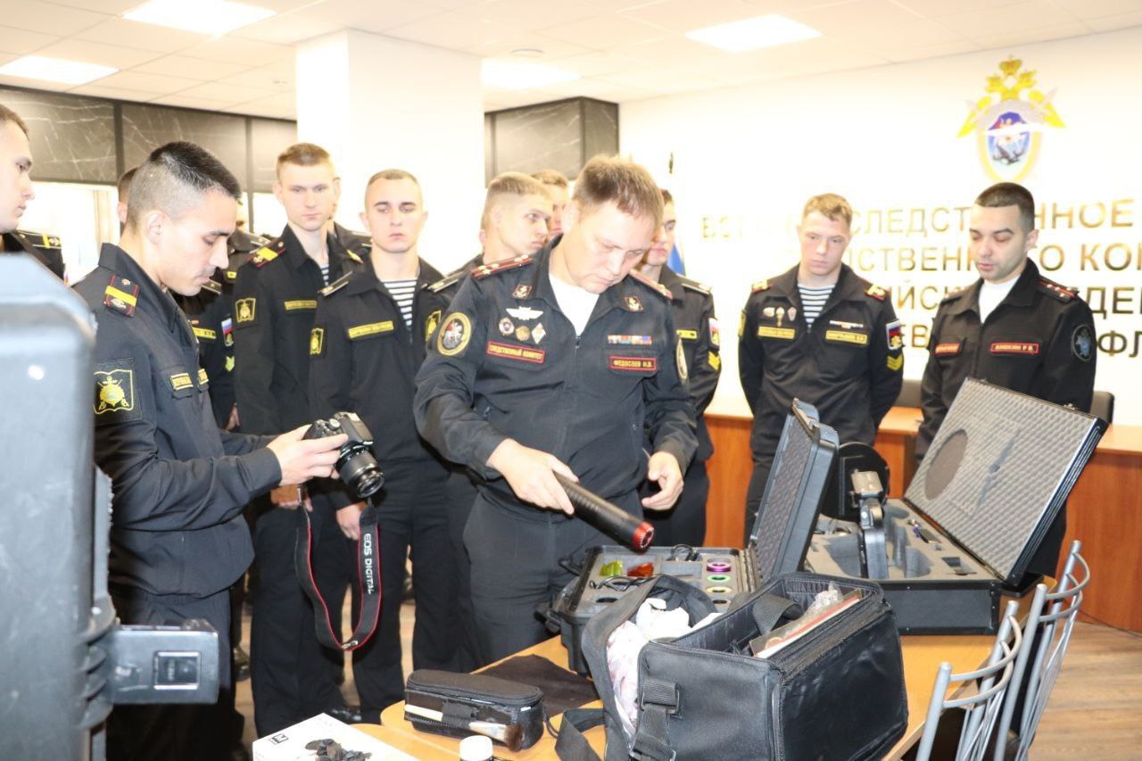 В военном следственном управлении по Северному флоту прошло обучающее занятие по криминалистике для курсантов Тихоокеанского высшего военно-морского училища имени С.О. Макарова В военном следственном управлении по Северному флоту прошло обучающее занятие по криминалистике для курсантов Тихоокеанского высшего военно-морского училища имени С.О. Макарова