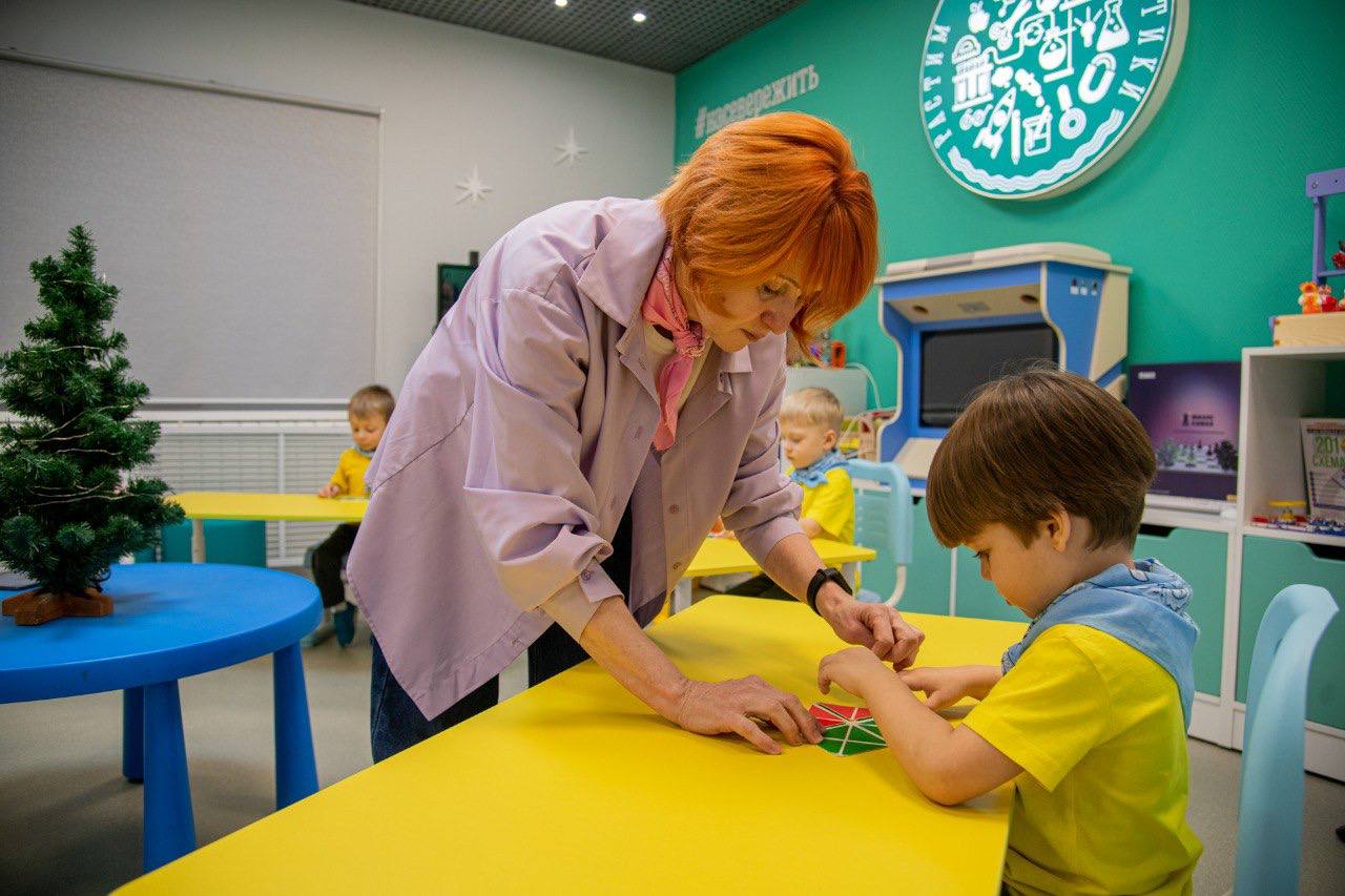 Сегодня в детском саду № 91 ребята погрузились в мир робототехники и конструирования Сегодня в детском саду № 91 ребята погрузились в мир робототехники и конструирования