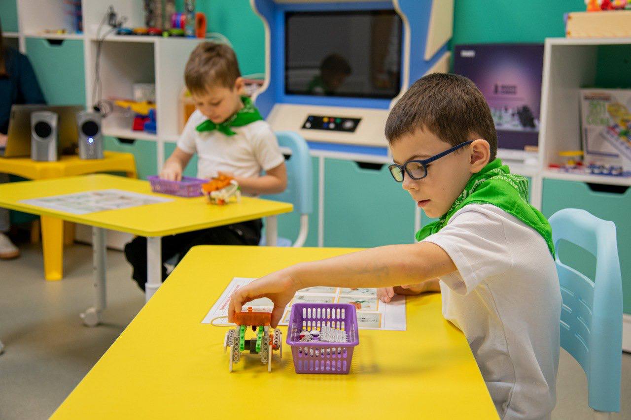 Сегодня в детском саду № 91 ребята погрузились в мир робототехники и конструирования Сегодня в детском саду № 91 ребята погрузились в мир робототехники и конструирования