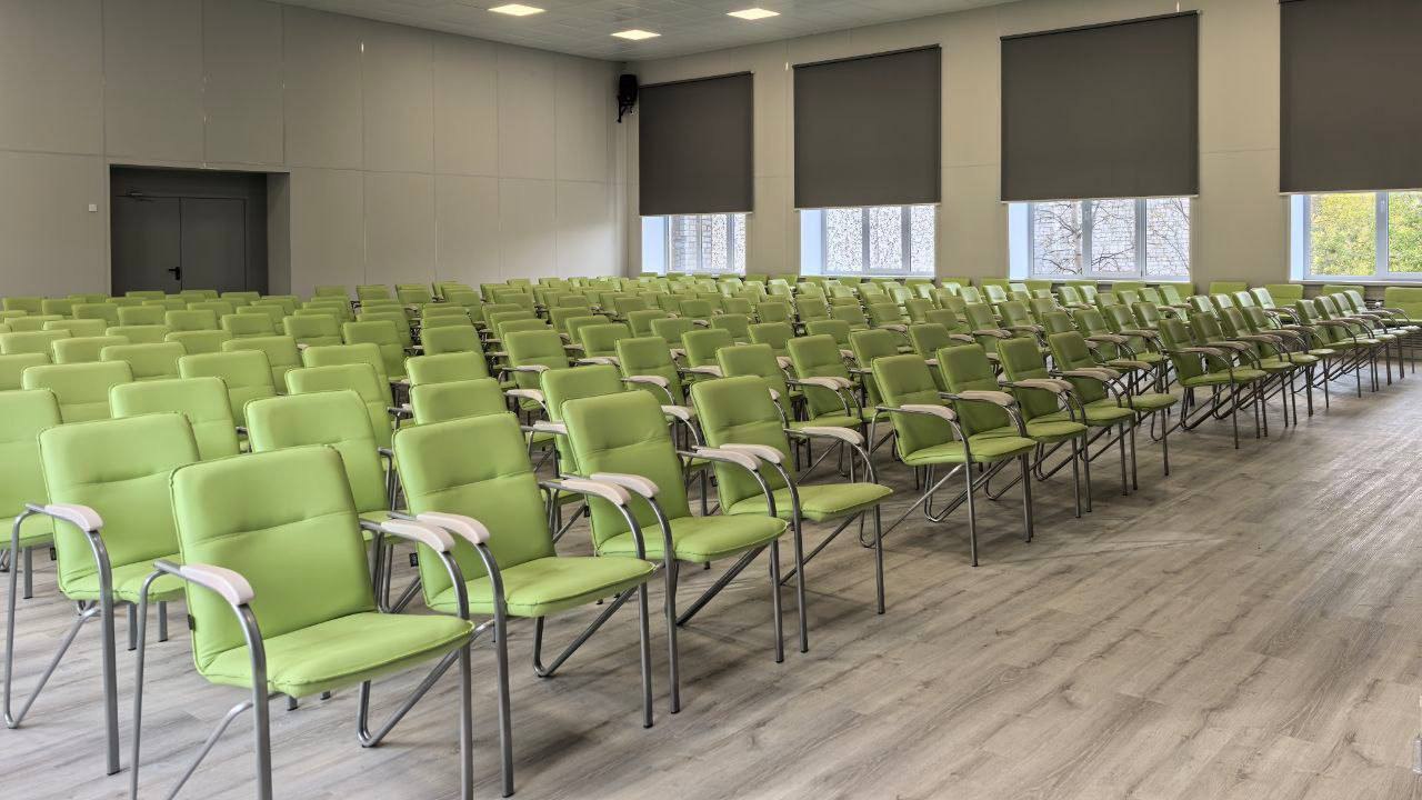 В Апатитском политехническом колледже отремонтировали и переоснастили актовый зал В Апатитском политехническом колледже отремонтировали и переоснастили актовый зал