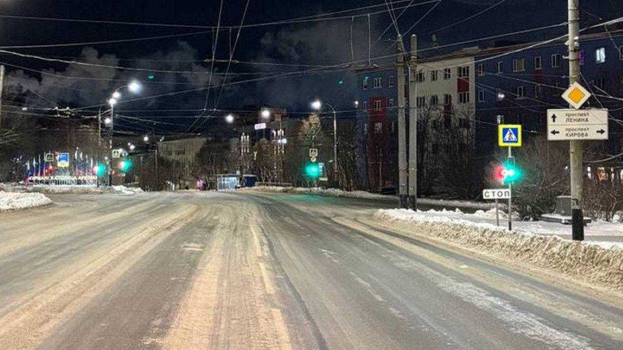 Юную мурманчанку госпитализировали после ДТП на перекрестке