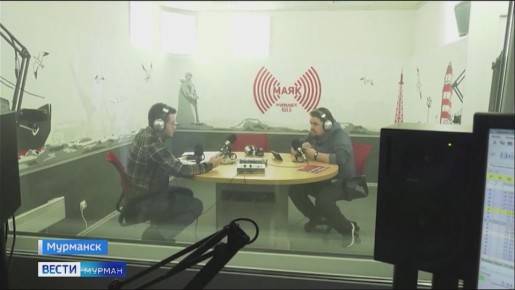 Хотелось бы снять фильм с места событий, не на отдалении, а непосредственно в окопах, в блиндажах: «Герой Севера» Кирилл Федоров проходит стажировку в министерстве информационной политики Мурманской области