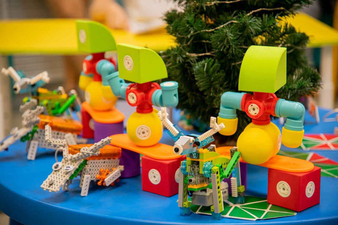 Сегодня в детском саду № 91 ребята погрузились в мир робототехники и конструирования Сегодня в детском саду № 91 ребята погрузились в мир робототехники и конструирования