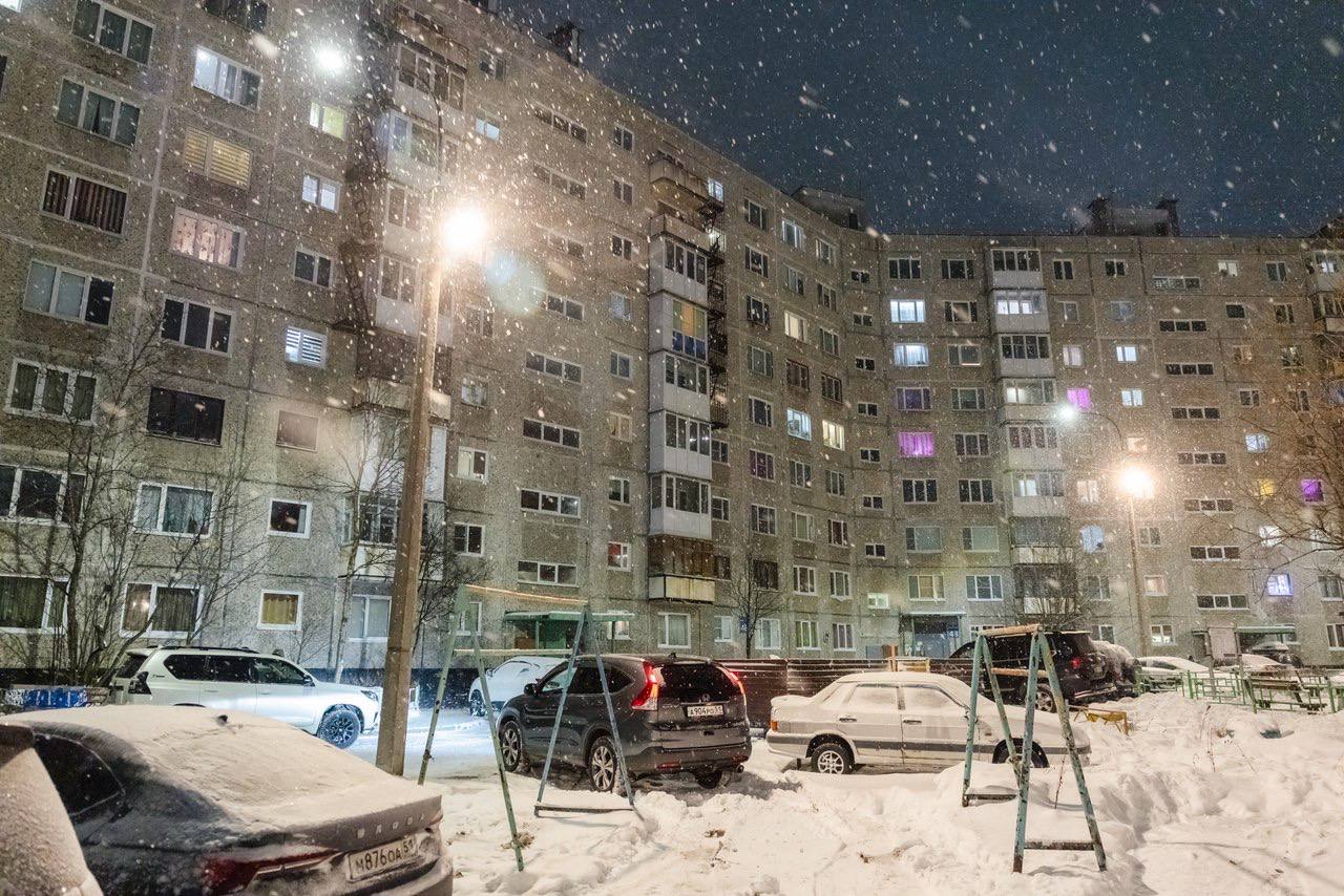 В Мурманске установили дополнительное освещение на детской площадке во дворе домов № 52–54 по улице Крупской В Мурманске установили дополнительное освещение на детской площадке во дворе домов № 52–54 по улице Крупской