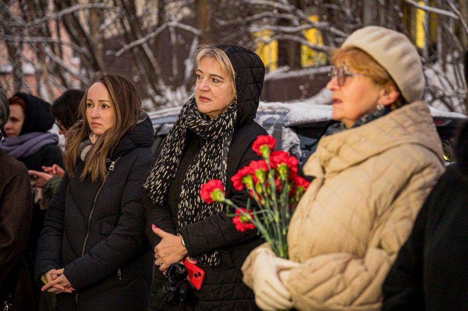 В Мурманске торжественно открылась мемориальная доска В Мурманске торжественно открылась мемориальная доска