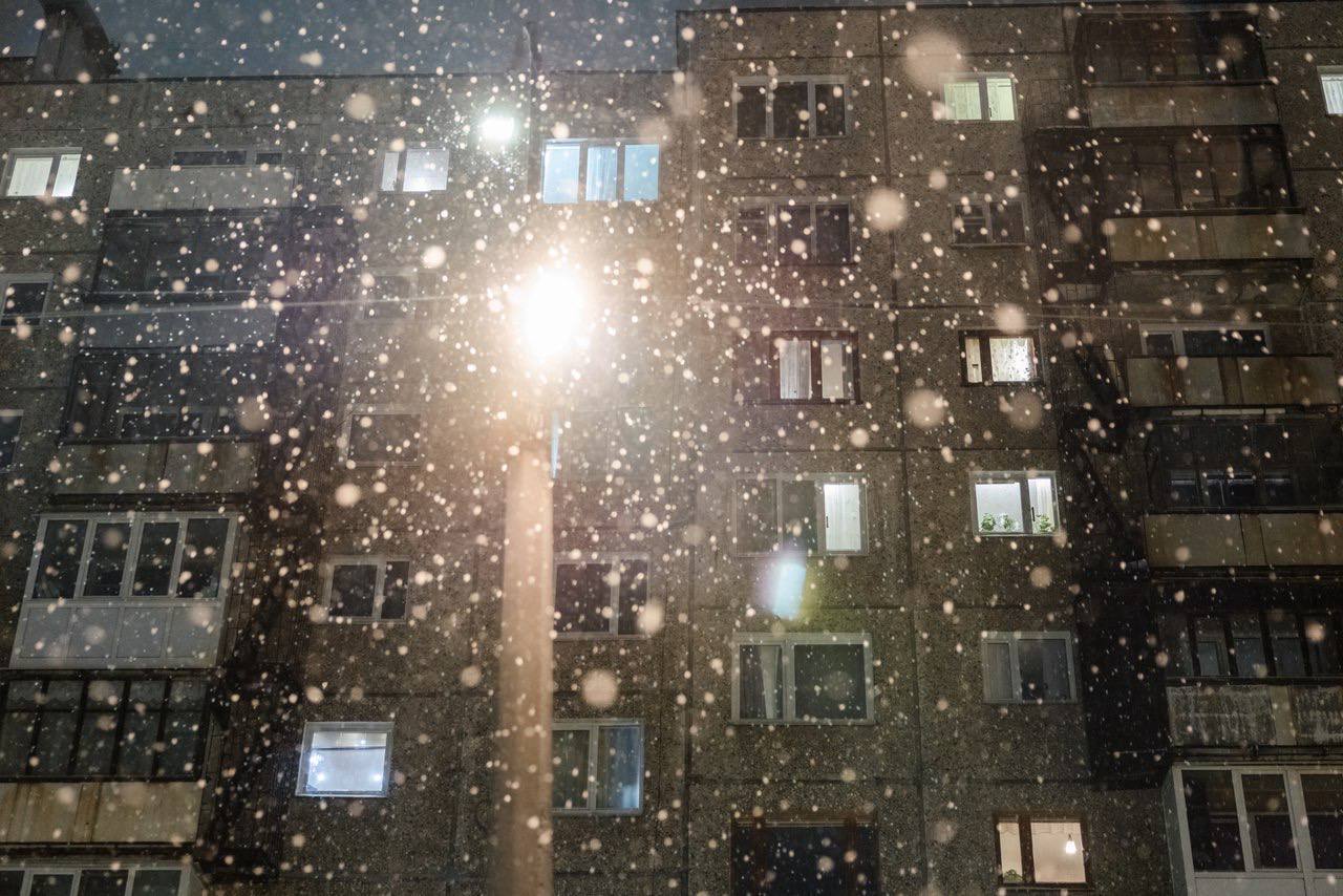 В Мурманске установили дополнительное освещение на детской площадке во дворе домов № 52–54 по улице Крупской В Мурманске установили дополнительное освещение на детской площадке во дворе домов № 52–54 по улице Крупской