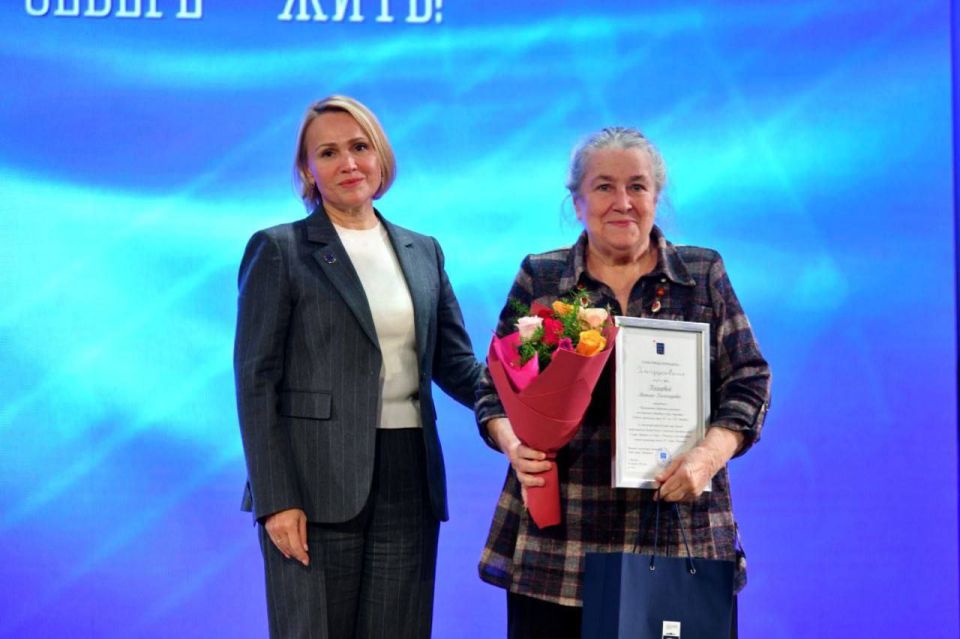 Виртуозная живая музыка и теплые слова в адрес педагогов Музыкальной школы № 1 имени Антонины Волковой звучали сегодня со сцены Мурманской областной филармонии (ул