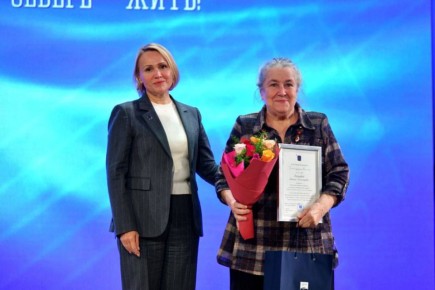 Виртуозная живая музыка и теплые слова в адрес педагогов Музыкальной школы № 1 имени Антонины Волковой звучали сегодня со сцены Мурманской областной филармонии (ул