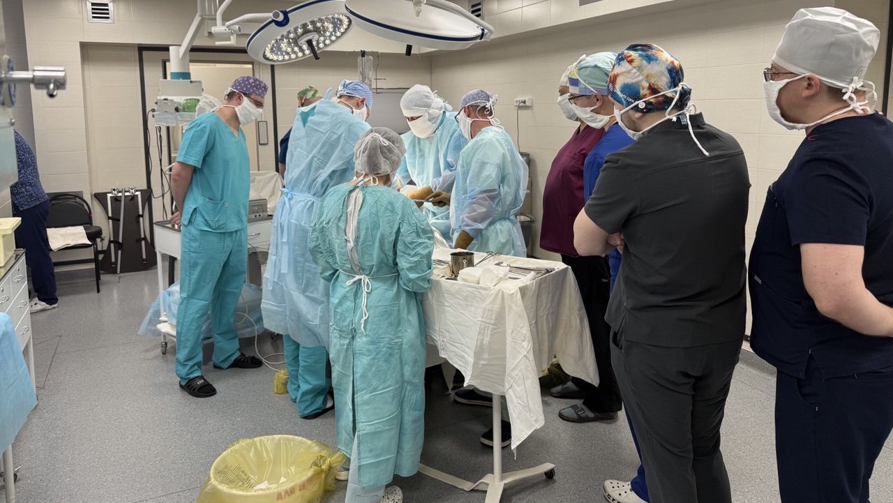 Врач из Москвы провел мастер-класс по эндопротезированию суставов для специалистов Кировско-Апатитской ЦРБ