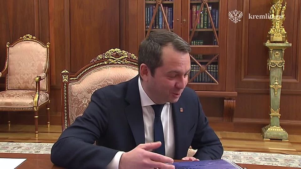 Владимир Путин провёл рабочую встречу с губернатором Мурманской области Андреем Чибисом