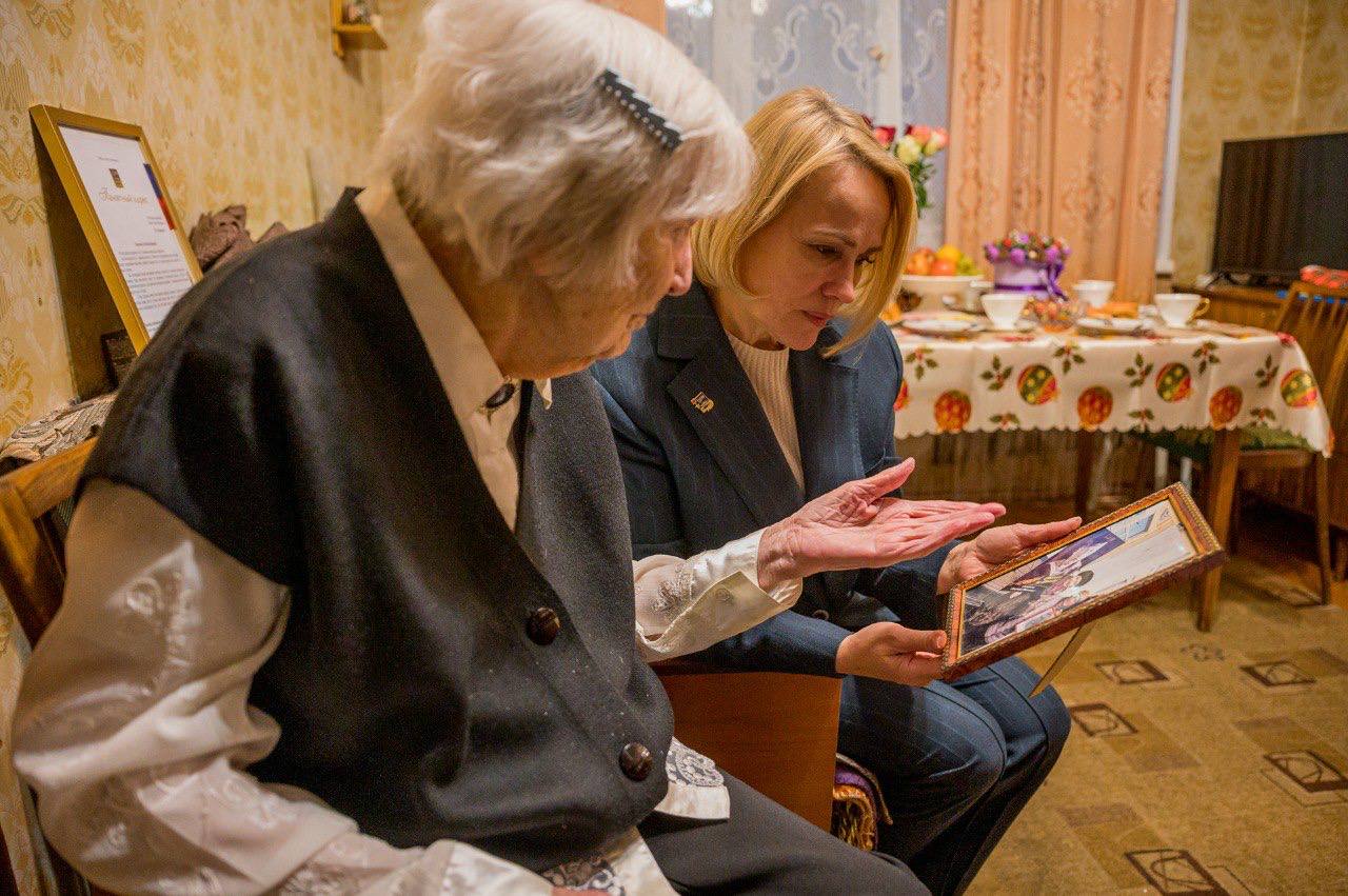 Блокаднице, ветерану Великой Отечественной войны, почетному гражданину города-героя Мурманска Антонине Ивановне Баранцевой – 102 года! Блокаднице, ветерану Великой Отечественной войны, почетному гражданину города-героя Мурманска Антонине Ивановне Баранцевой – 102 года!