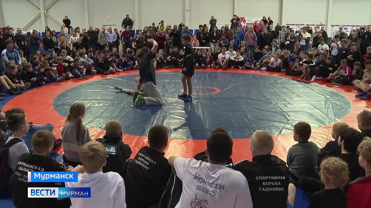 Александр Карелин и Наталья Воробьева провели мастер-класс для воспитанников заполярных спортшкол, которые занимаются греко-римской борьбой