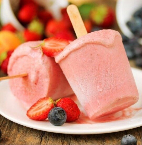 Клубничное мороженое со сгущенкой: легкий рецепт для жаркого дня