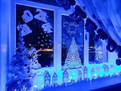 В Мурманской области стартует конкурс на лучшее новогоднее окно