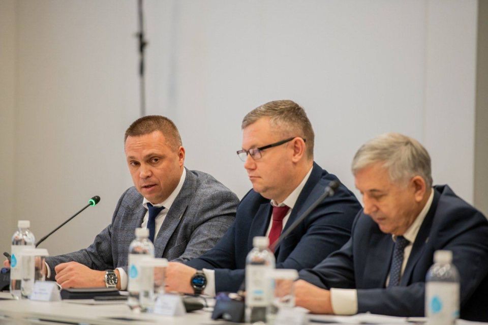 На заседании правительства Мурманской области главы муниципалитетов доложили о ходе зимней уборки улиц и дворов