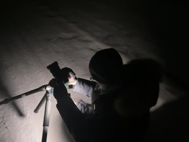 "Оно живет, передвигается. Заиграло!": актер Андрей Мерзликин впечатлился северным сиянием в Мурманской области