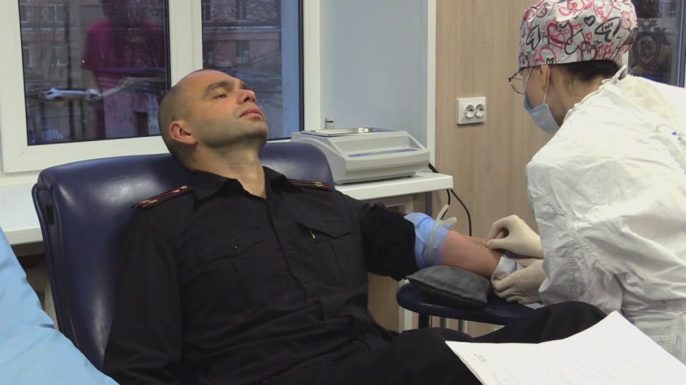 Сотрудники военных следственных органов СК России приняли участие в донорской акции