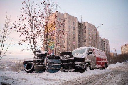 Силами ММБУ «Экосистема» с двух территорий города Мурманска, свободных от прав третьих лиц, сегодня были вывезены отработанные автомобильные шины