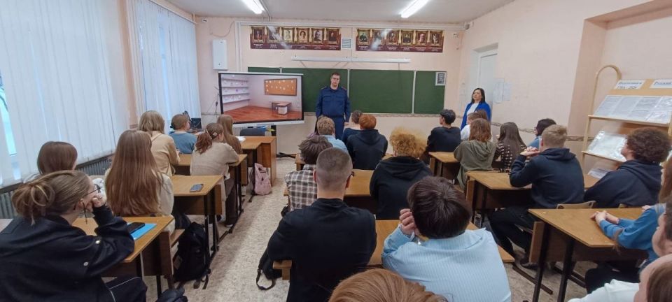 Заместитель руководителя территориального следственного отдела СУ СК России по Мурманской области провел профориентационную и профилактическую беседу со школьниками