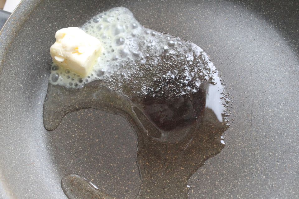 Ароматная сметано-томатная подлива: идеальное дополнение к любому блюду