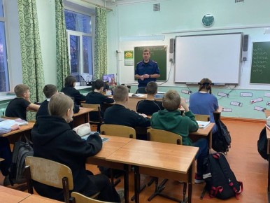Следователь следственного отдела по городу Кандалакше СУ СК России по Мурманской области провел профилактическую беседу со школьниками