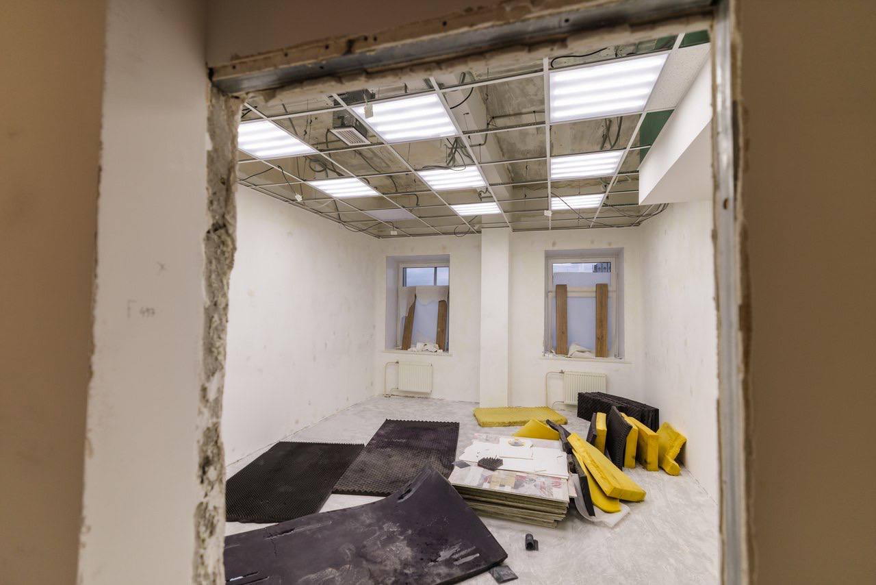 «Дом молодежи» работает с 2014 года и стал ключевой площадкой для творчества северной молодежи: здесь действуют более 20 объединений и проходят концерты, квизы, квесты, мастер-классы, K-pop-вечеринки, выступления стендаперов «Дом молодежи» работает с 2014 года и стал ключевой площадкой для творчества северной молодежи: здесь действуют более 20 объединений и проходят концерты, квизы, квесты, мастер-классы, K-pop-вечеринки, выступления стендаперов