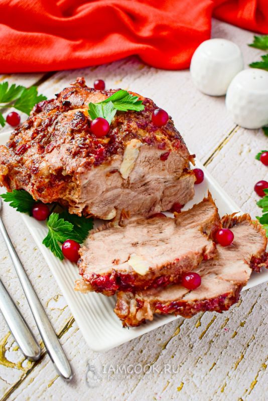 Сочная буженина с клюквой: идеальное блюдо для новогоднего стола