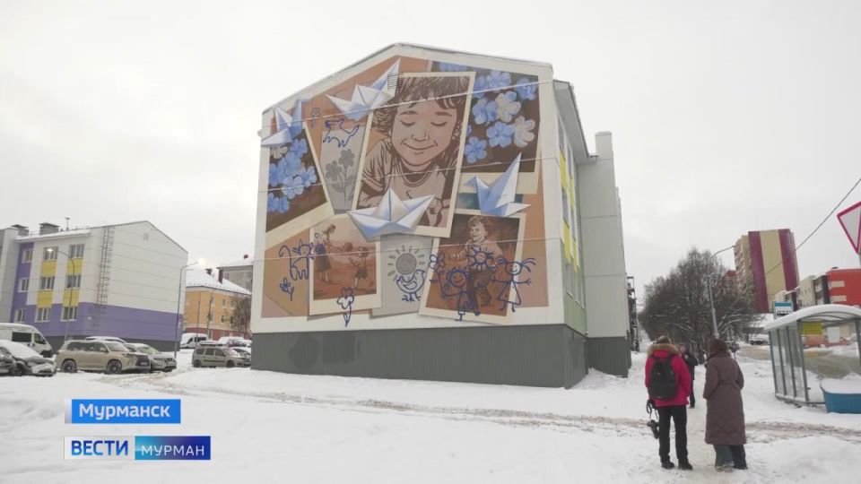 Погиб, спасая маму: в Мурманске открыли мурал в память о подвиге пятилетнего Толи из Курска
