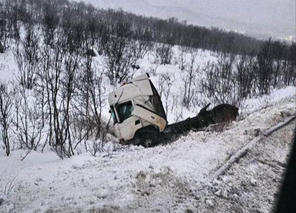 По поручению прокурора Мурманской области Сергея Паволина организована проверка по факту дорожно-транспортного происшествия на 1511 км автодороги ФАД Р-21 «Кола» По поручению прокурора Мурманской области Сергея Паволина организована проверка по факту дорожно-транспортного происшествия на 1511 км автодороги ФАД Р-21 «Кола»