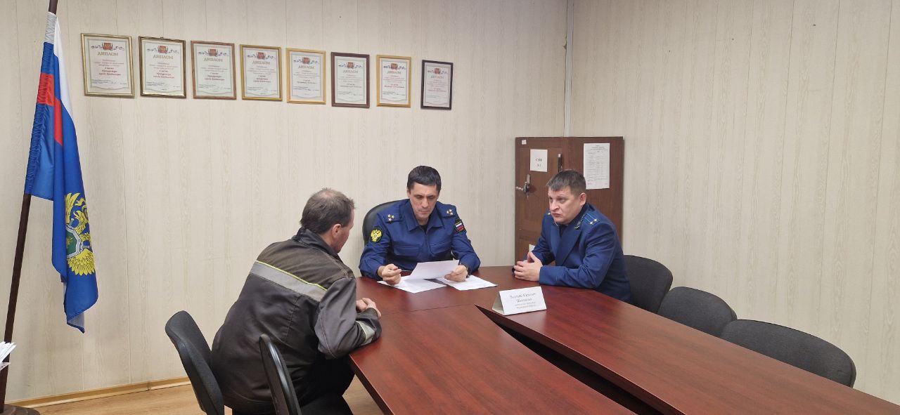 Заместитель прокурора Мурманской области Василий Шевченко провёл выездной личный приём граждан в Кандалакшском муниципальном округе Заместитель прокурора Мурманской области Василий Шевченко провёл выездной личный приём граждан в Кандалакшском муниципальном округе