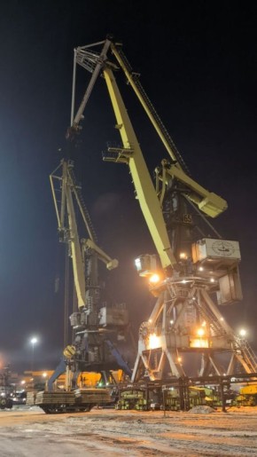 Портальный кран "Витязь" ввели в эксплуатацию в мурманском балкерном терминале