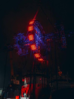 В Мурманске на территории морского порта установили "Ключ Арктики"