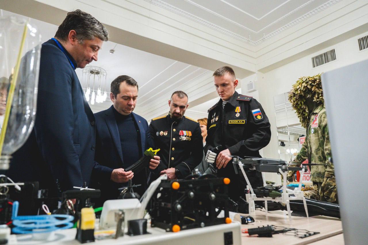 Большая честь быть среди тех, кто приближает победу и заботится о наших бойцах: Андрей Чибис приветствовал участников форума «Север помогает» Большая честь быть среди тех, кто приближает победу и заботится о наших бойцах: Андрей Чибис приветствовал участников форума «Север помогает»