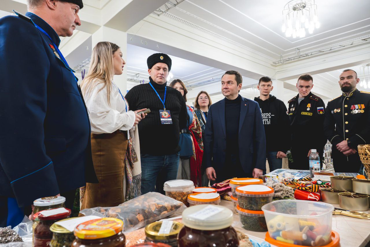 Андрей Чибис: «Ни один народ в мире просто не в состоянии так искренне, от души, всем миром помогать своим» - в Мурманске прошел региональный форум ветеранов специальной военной операции и волонтеров «Север помогает» Андрей Чибис: «Ни один народ в мире просто не в состоянии так искренне, от души, всем миром помогать своим» - в Мурманске прошел региональный форум ветеранов специальной военной операции и волонтеров «Север помогает»