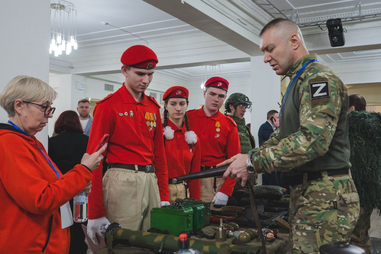Андрей Чибис: «Ни один народ в мире просто не в состоянии так искренне, от души, всем миром помогать своим» - в Мурманске прошел региональный форум ветеранов специальной военной операции и волонтеров «Север помогает» Андрей Чибис: «Ни один народ в мире просто не в состоянии так искренне, от души, всем миром помогать своим» - в Мурманске прошел региональный форум ветеранов специальной военной операции и волонтеров «Север помогает»