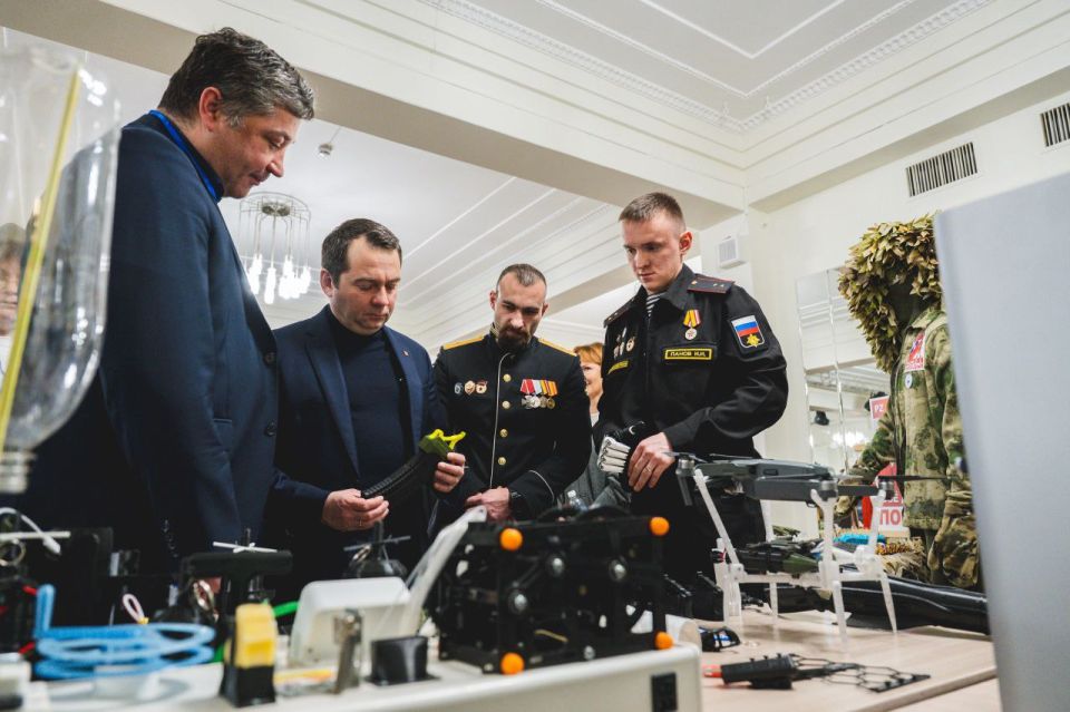 Андрей Чибис: «Ни один народ в мире просто не в состоянии так искренне, от души, всем миром помогать своим» - в Мурманске прошел региональный форум ветеранов специальной военной операции и волонтеров «Север помогает»