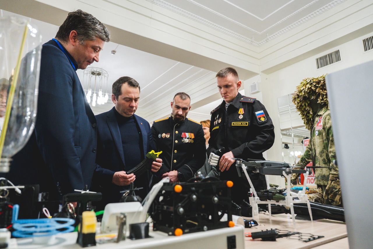 Андрей Чибис: «Ни один народ в мире просто не в состоянии так искренне, от души, всем миром помогать своим» - в Мурманске прошел региональный форум ветеранов специальной военной операции и волонтеров «Север помогает»