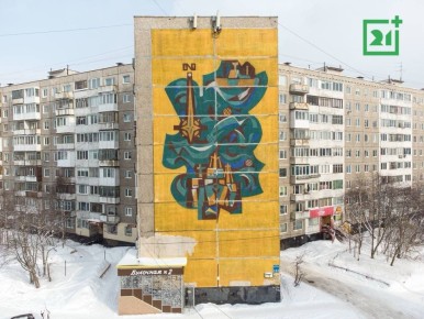 Советские муралы на самом длинном доме России