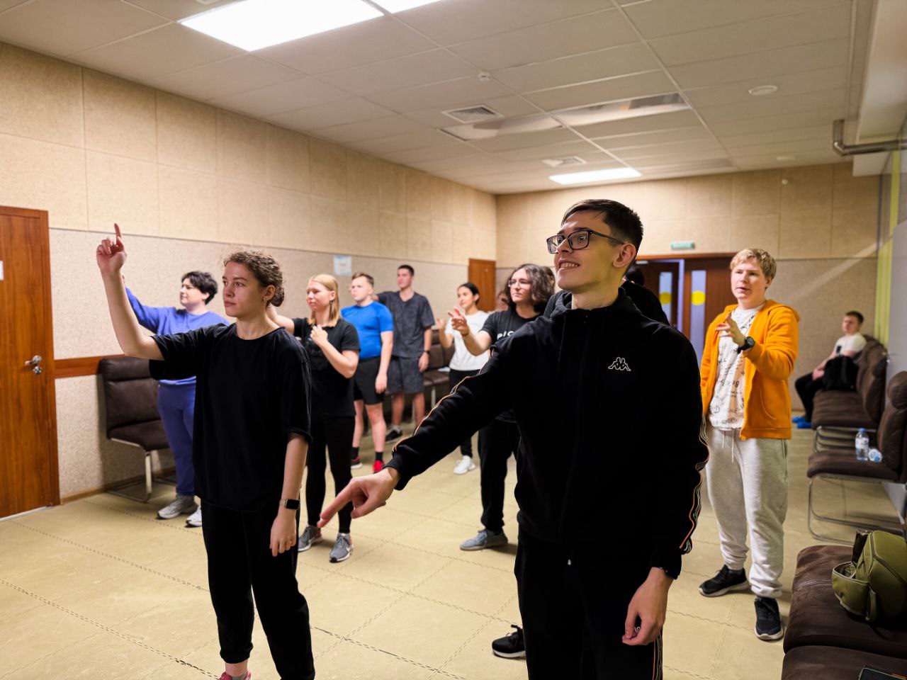 Спортивная энергия и командный дух: в Молодежном спортивном центре «Молодежь51» в рамках XXV городского конкурса «Студент года» прошло испытание «Тропа силы» Спортивная энергия и командный дух: в Молодежном спортивном центре «Молодежь51» в рамках XXV городского конкурса «Студент года» прошло испытание «Тропа силы»