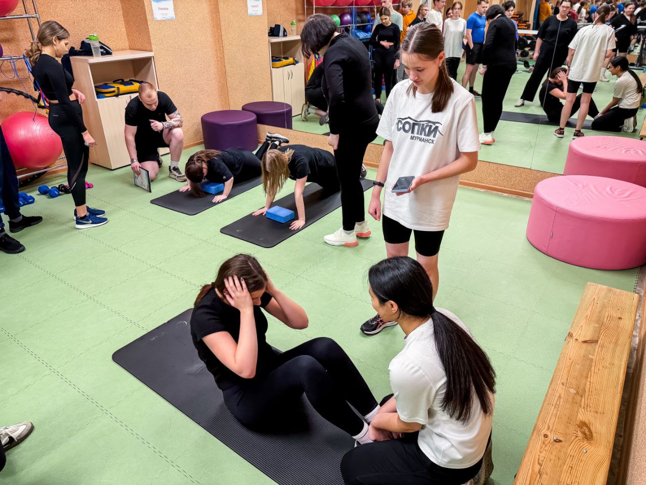 Спортивная энергия и командный дух: в Молодежном спортивном центре «Молодежь51» в рамках XXV городского конкурса «Студент года» прошло испытание «Тропа силы» Спортивная энергия и командный дух: в Молодежном спортивном центре «Молодежь51» в рамках XXV городского конкурса «Студент года» прошло испытание «Тропа силы»