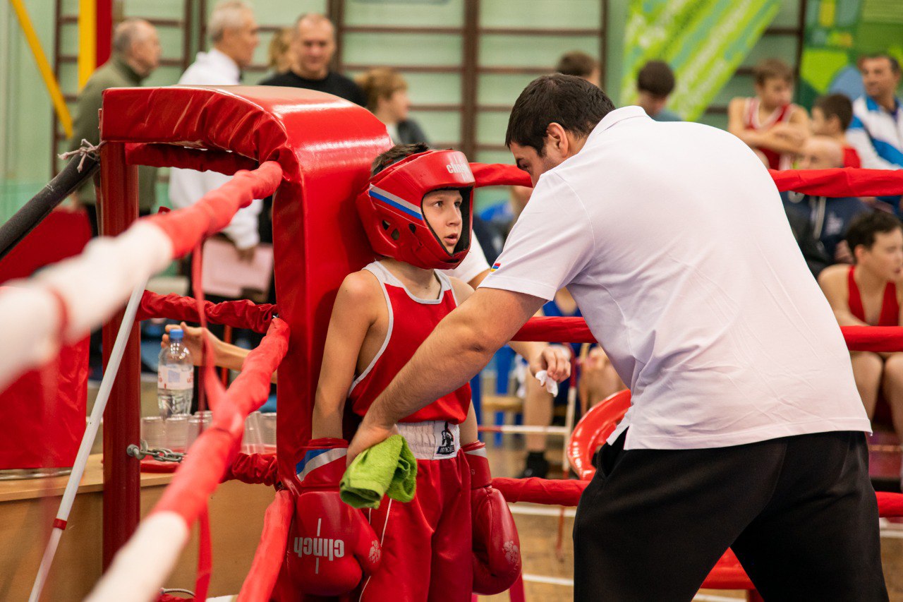 XXVI юношеский турнир города Мурманска по боксу на призы почетного председателя Федерации бокса Мурманской области, почетного гражданина города-героя Мурманска В. И. Горячкина стартовал сегодня во дворце спорта Центрального... XXVI юношеский турнир города Мурманска по боксу на призы почетного председателя Федерации бокса Мурманской области, почетного гражданина города-героя Мурманска В. И. Горячкина стартовал сегодня во дворце спорта Центрального...