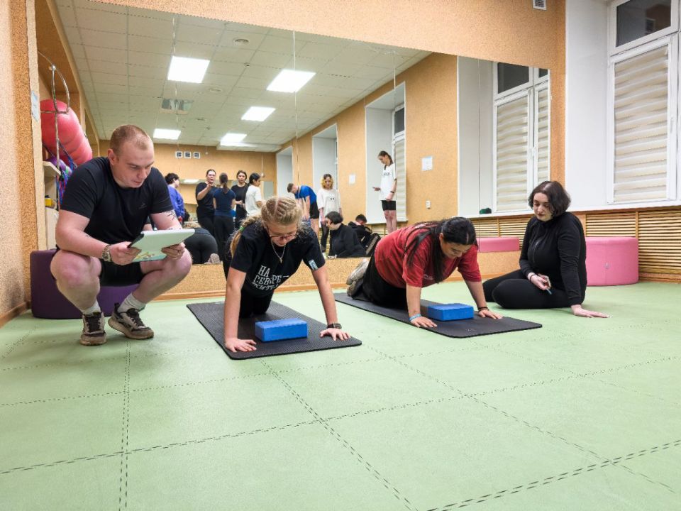 Спортивная энергия и командный дух: в Молодежном спортивном центре «Молодежь51» в рамках XXV городского конкурса «Студент года» прошло испытание «Тропа силы»