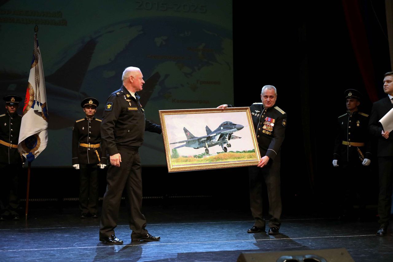 Истребительный авиационный полк Северного флота отметил десятилетие со дня образования Истребительный авиационный полк Северного флота отметил десятилетие со дня образования