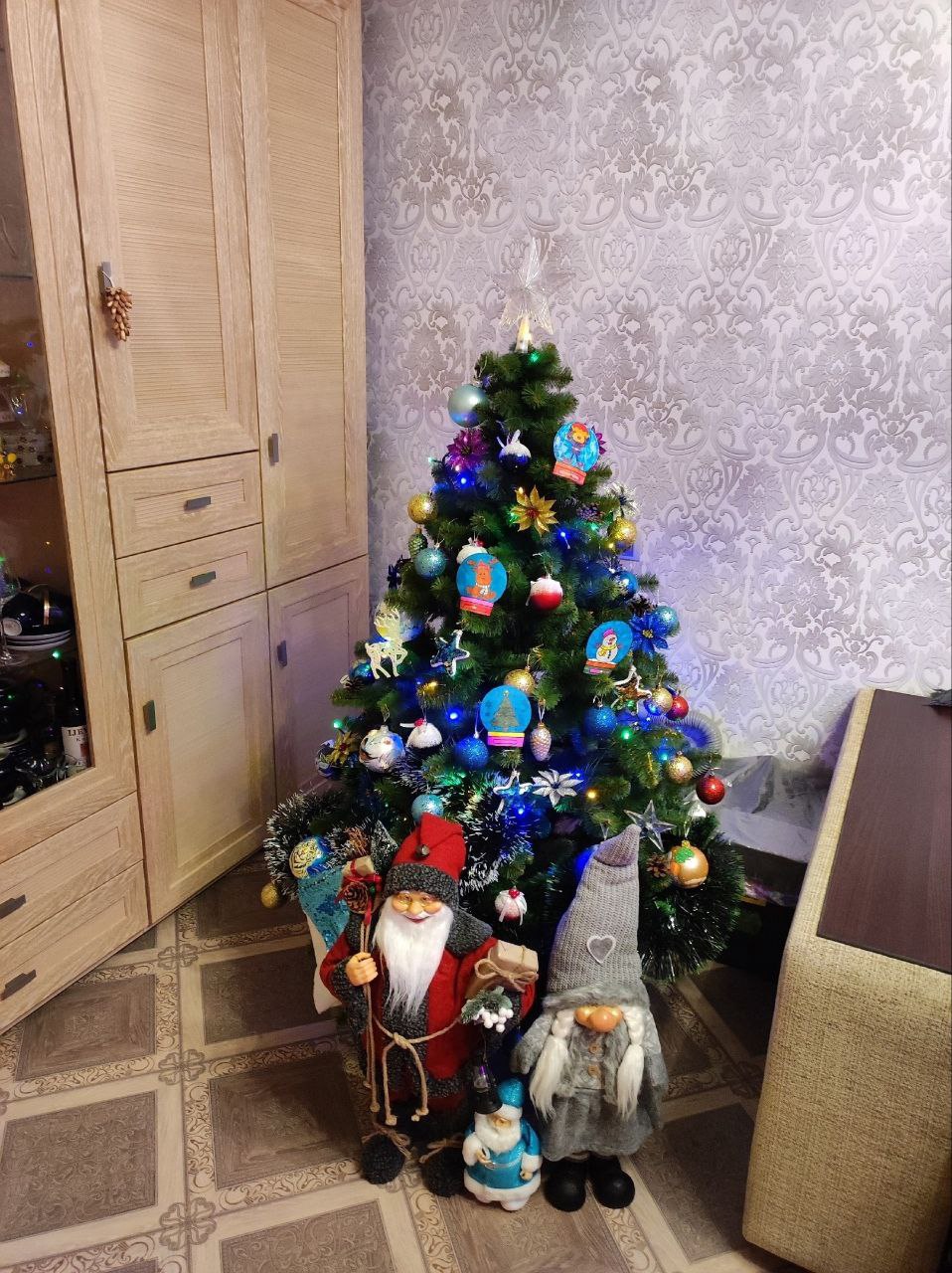 Доброе утро, Заполярье!. Мурманчане потихоньку готовятся к самому волшебному празднику года и украшают свои дома гирляндами и елками Доброе утро, Заполярье!. Мурманчане потихоньку готовятся к самому волшебному празднику года и украшают свои дома гирляндами и елками