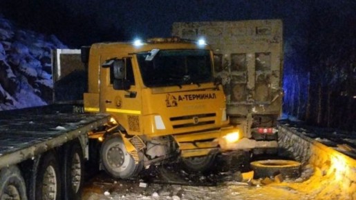 Грузовики не поделили дорогу в Кольском округе