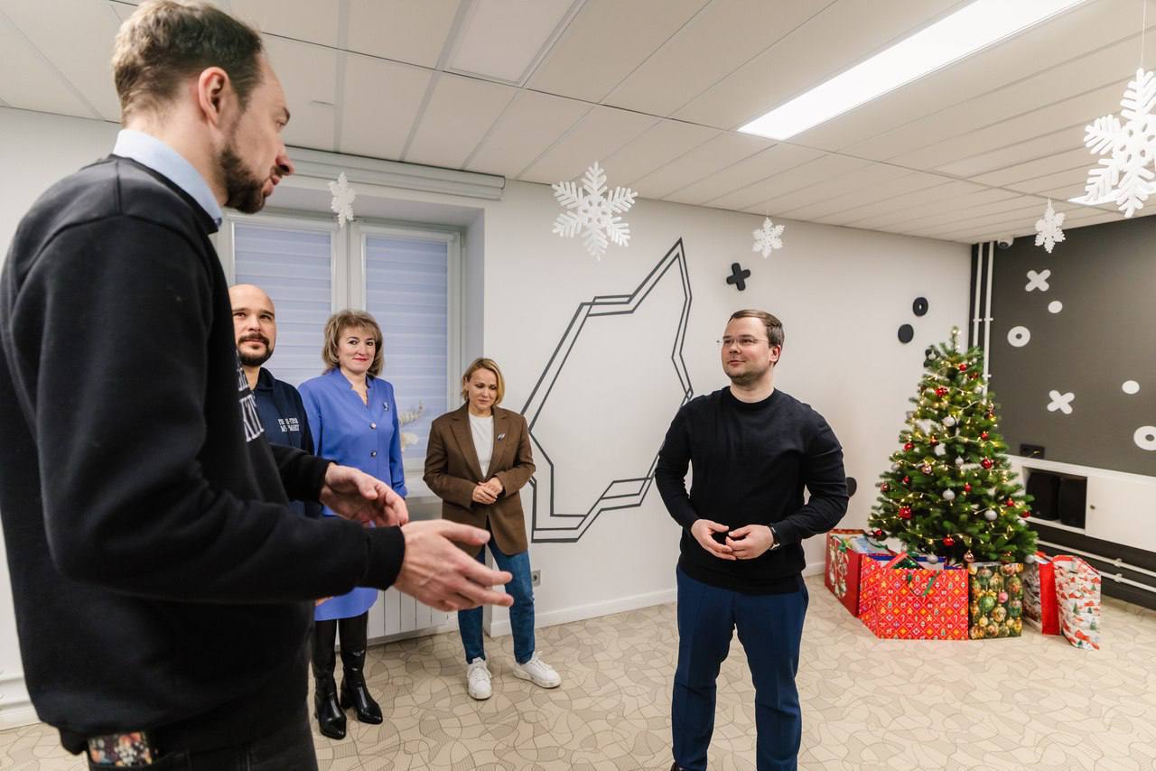 С 5 по 25 декабря в молодежных центрах МАУ МП «Молодежь51» проводится благотворительная акция «Подари детям счастье»