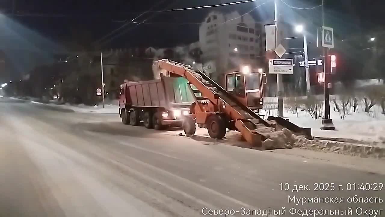 В Мурманске усилили работу по вывозу снега