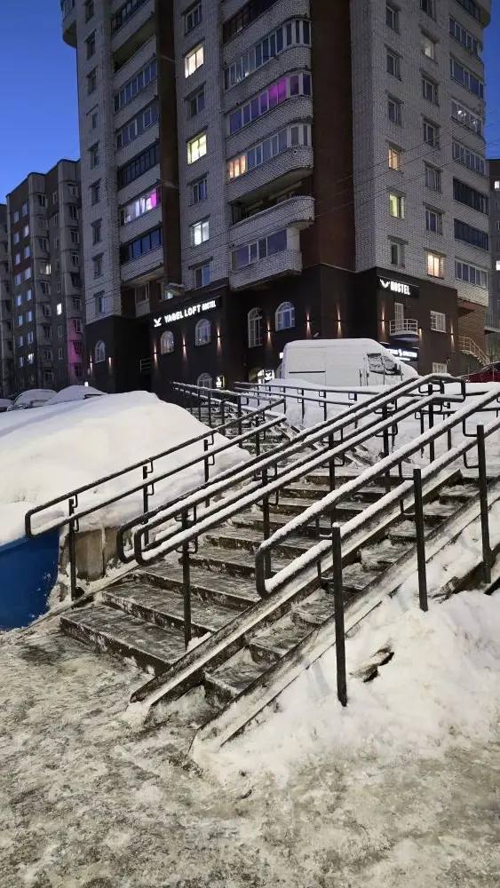 Более 2 тысяч кубометров снега вывезли из Мурманска за сутки Более 2 тысяч кубометров снега вывезли из Мурманска за сутки